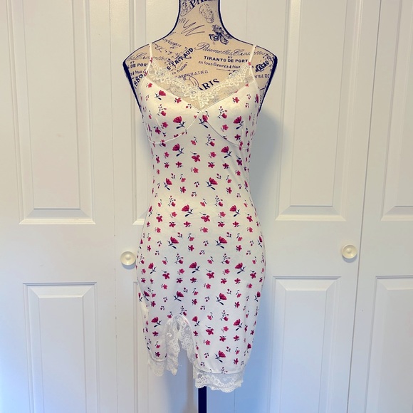 Side Slit Bodycon Lace Trim Dress - Picture 1 of 4